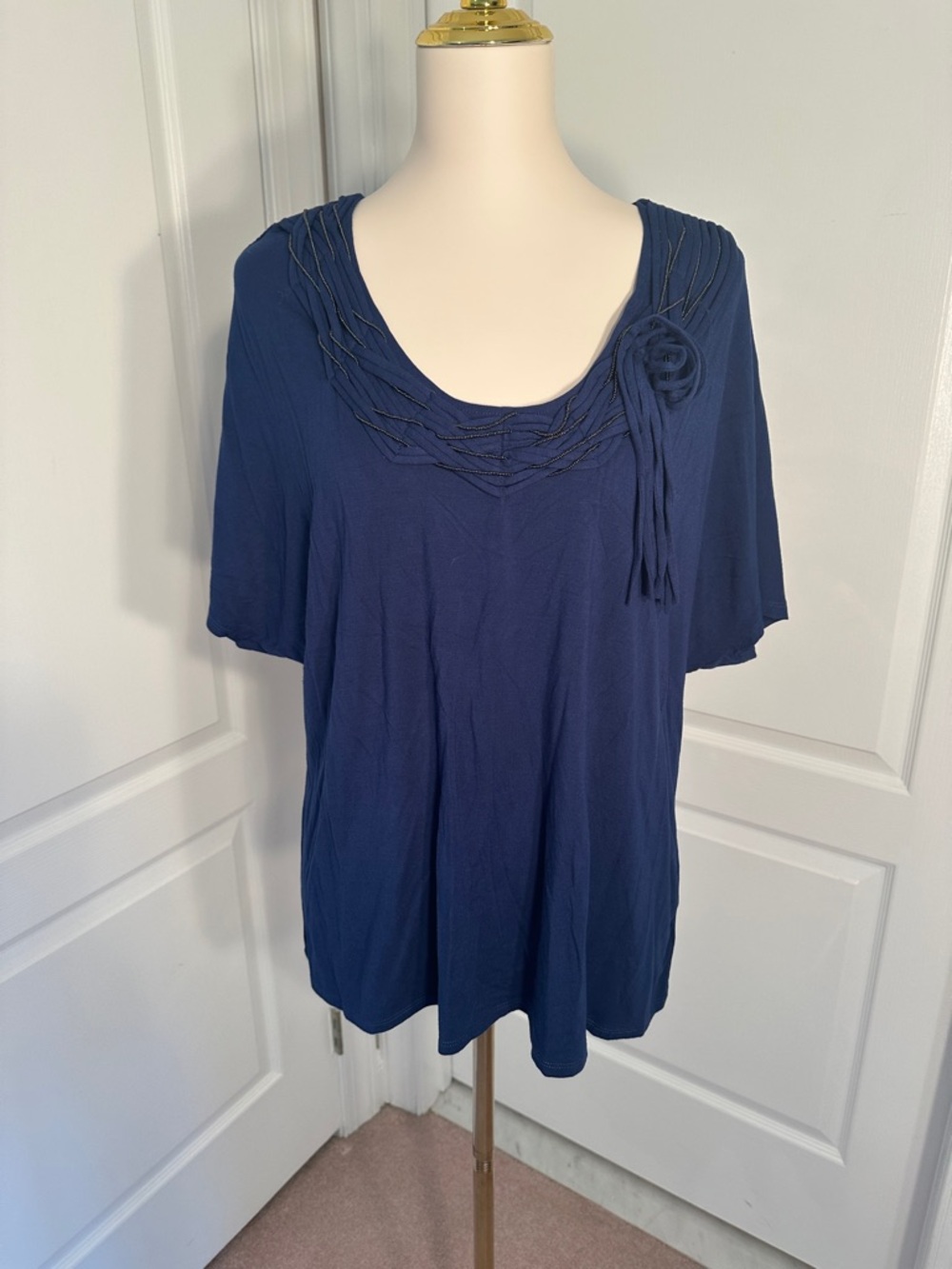 Vintage Chloe Dao Women's Navy Short Sleeve Scoop Neck Top with Rosette 1X